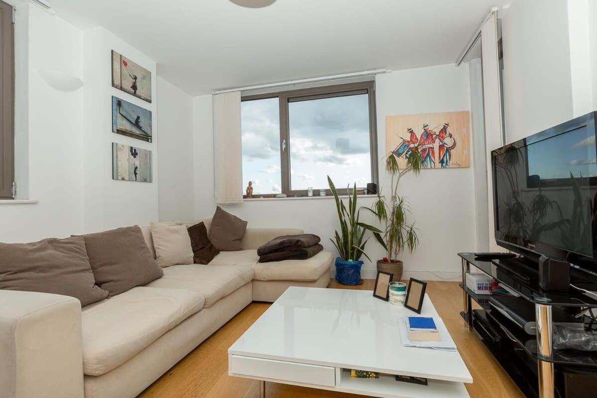 2 Bedroom East With Lovely Views Londres