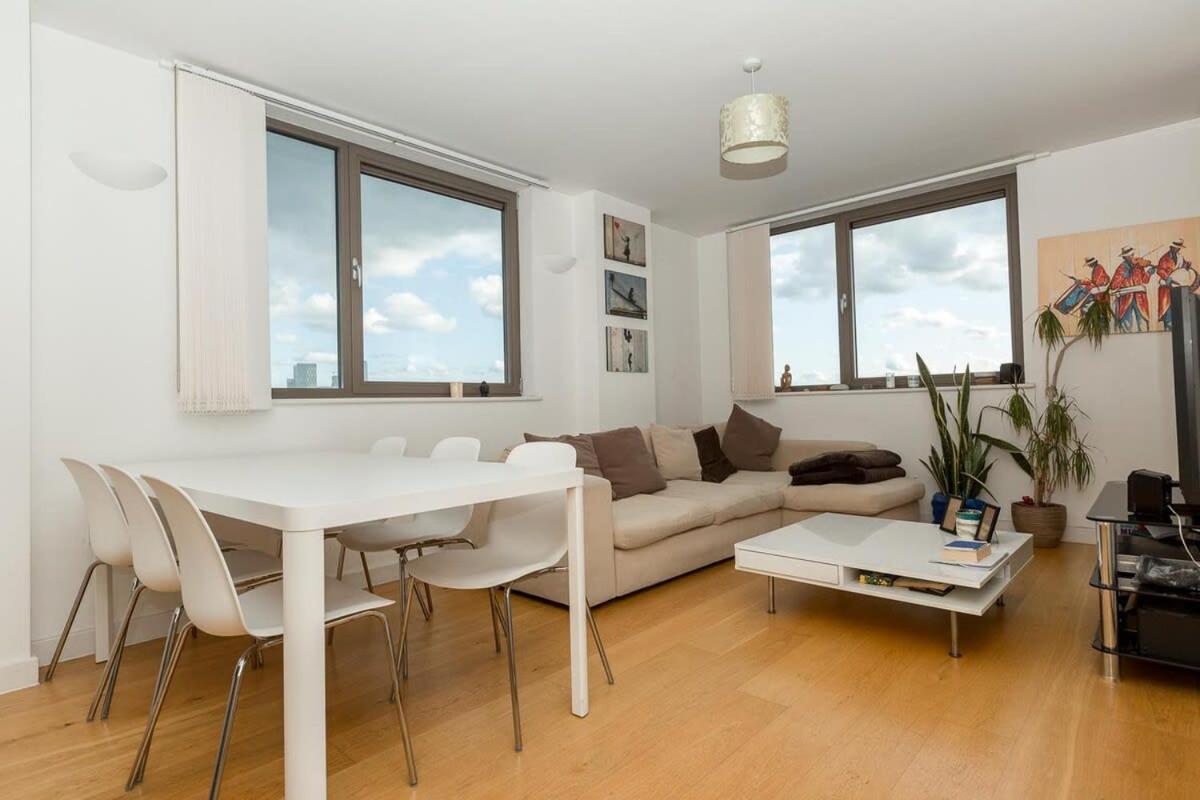 2 Bedroom East With Lovely Views Londres